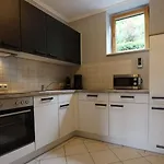 Charmante Erdgeschosswohnung In Appartamento Daun