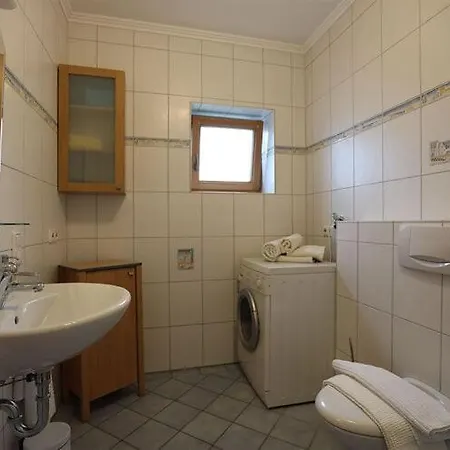 Flat With Idyllic Garden In Appartement