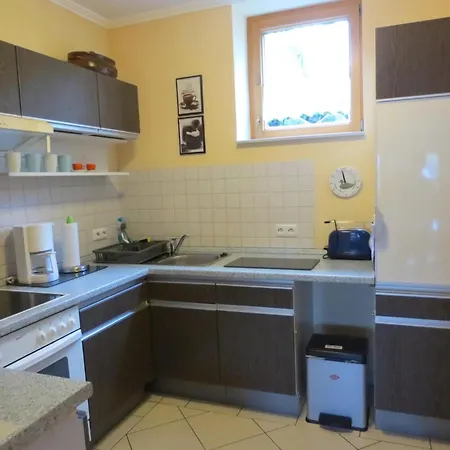 Flat With Idyllic Garden In * Daun